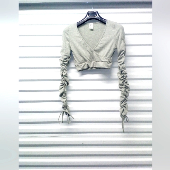 NEW! Belita Gray Ruched Tie Sleeve Wrap Top Size M - Picture 1 of 6